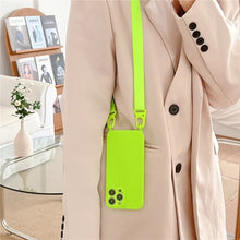 Charger l'image dans la galerie, Coque Silicone Souple avec Collier pour iPhone