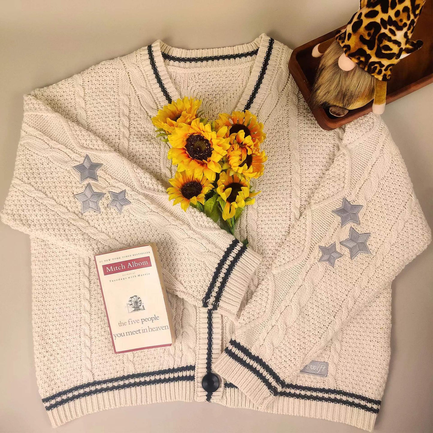 Cardigan oversize en maille torsadée brodée d'étoiles