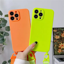 Charger l'image dans la galerie, Coque Silicone Souple avec Collier pour iPhone