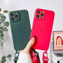 Charger l'image dans la galerie, Coque Silicone Souple avec Collier pour iPhone