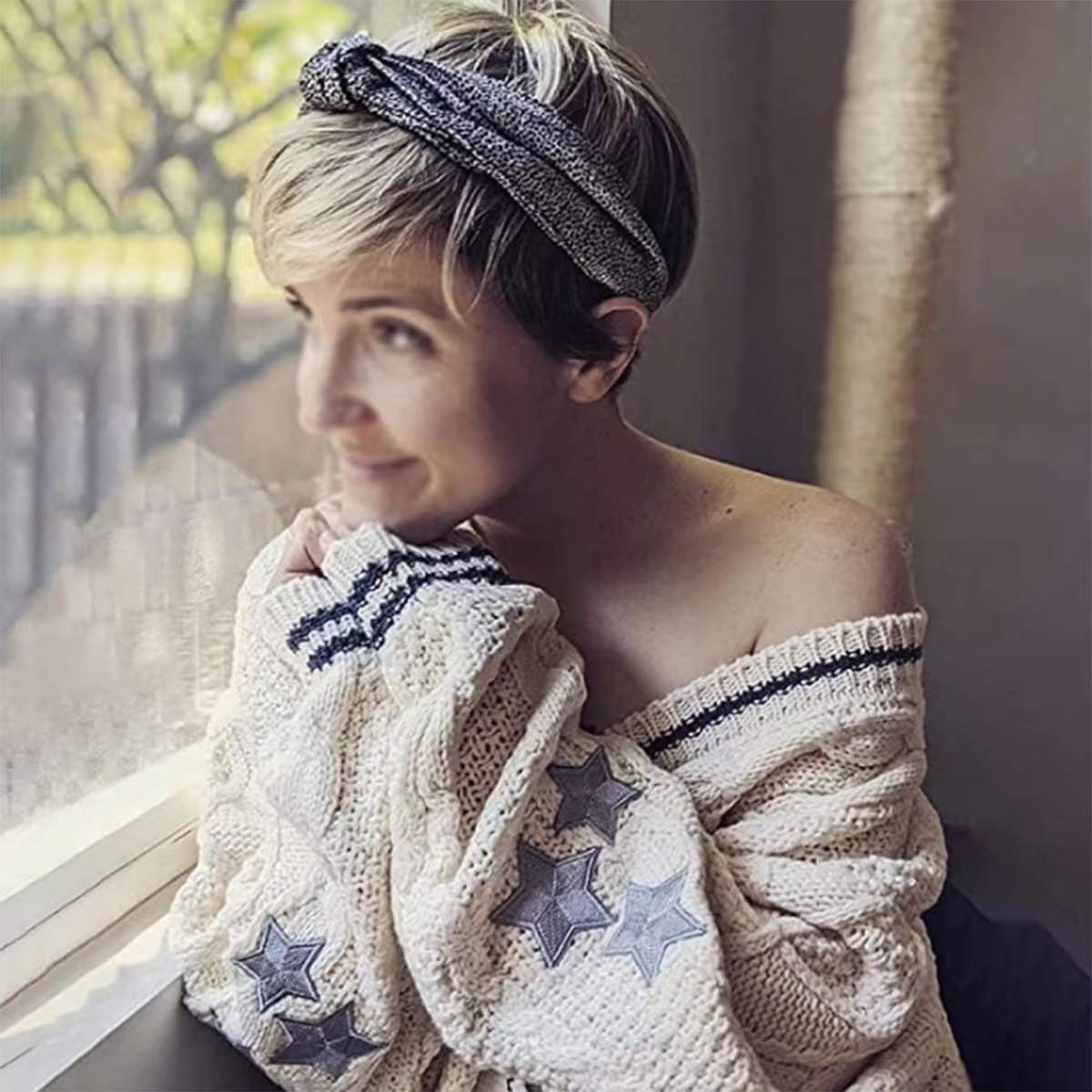 Cardigan oversize en maille torsadée brodée d'étoiles