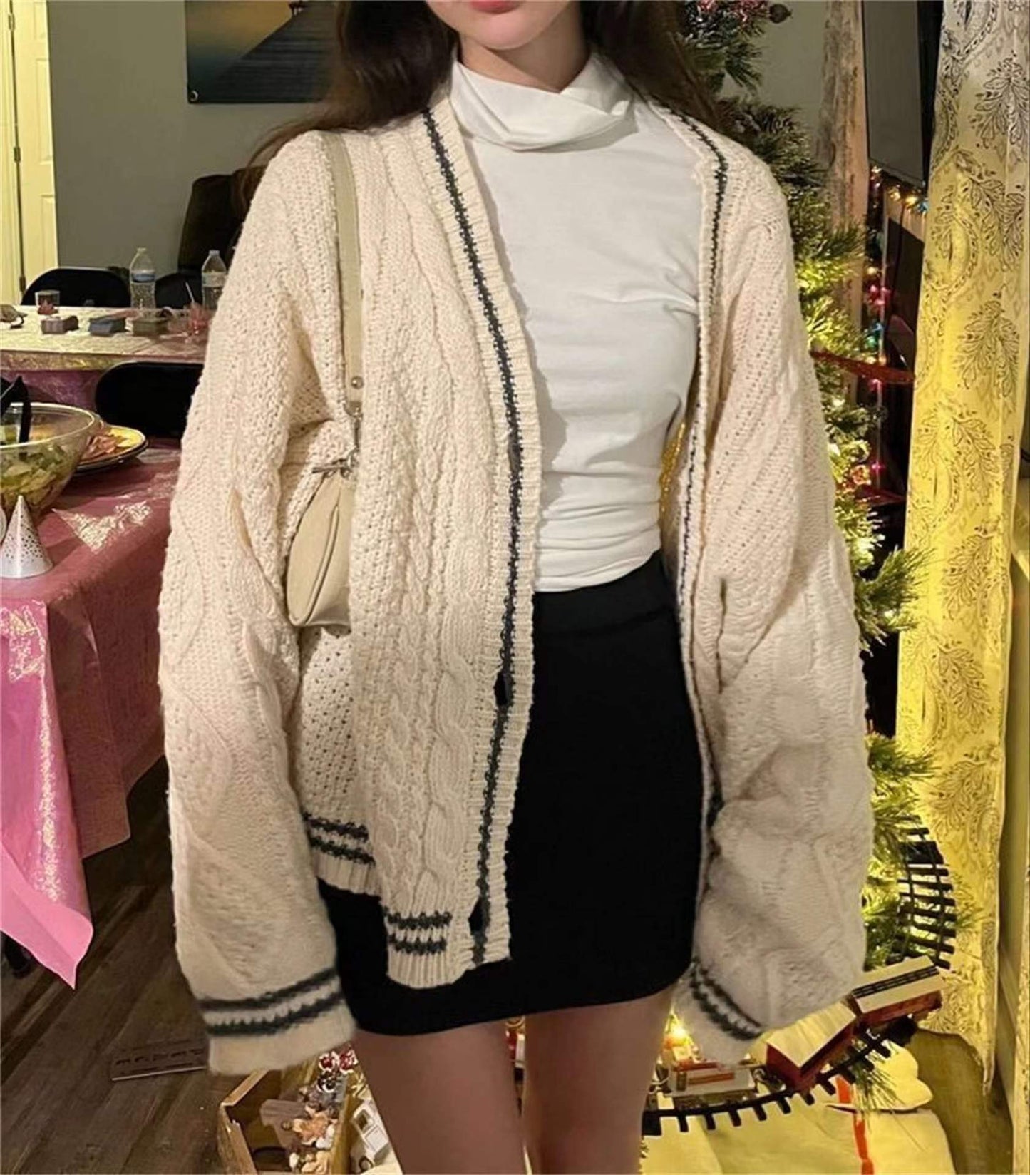 Cardigan oversize en maille torsadée brodée d'étoiles