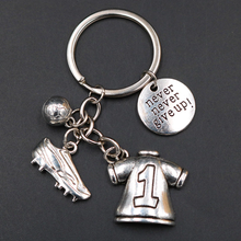 Charger l'image dans la galerie, Porte-clé en métal pour les amateurs de football