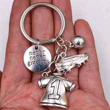 Charger l'image dans la galerie, Porte-clé en métal pour les amateurs de football