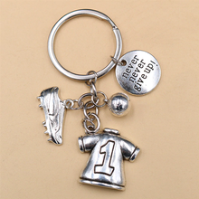 Charger l'image dans la galerie, Porte-clé en métal pour les amateurs de football