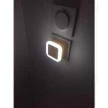 Charger l'image dans la galerie, Veilleuse de nuit LED photosensible automatique - Night Lights