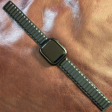 Charger l&#39;image dans la galerie, Bracelet en Cuir pour Apple Watch
